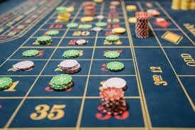 Bangladesh user reading roulette table basics on tkbaazi mobile screen